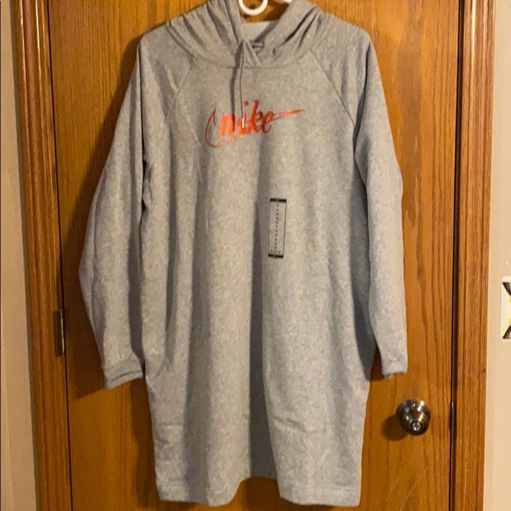 NIKE Dress Size Medium. Hooded Loose Fit! Fits Me & I’m a XXL 😌👍🏼